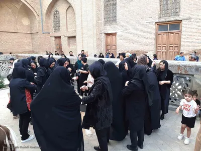 مراسم سنتی نیت کردن و توسل بر امام حسین(ع) با گندم شماری و نذر گندم در اهر