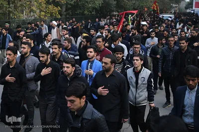 دسته عزاداری دانشجویان از دانشگاه تهران تا حسینیه امام خمینی (ره)
