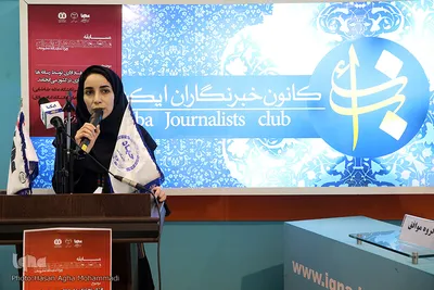 مناظره دانشجویی در غرفه ایکنا ـ نمایشگاه مطبوعات