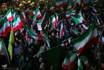 پای کار انقلاب