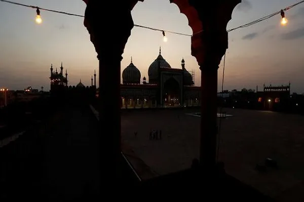 Hindistan'da ezan sesi kararı: 900 camide ezanın sesi kısıldı