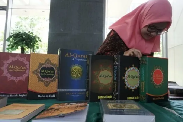 Endonezya'da Kuran-ı Kerim 16 yerel dile çevrildi