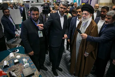 بازدید رهبر انقلاب از نمایشگاه توانمندی‌ها و دستاوردهای بخش خصوصی