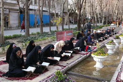 آیین جزءخوانی قرآن کریم در چهارباغ اصفهان
