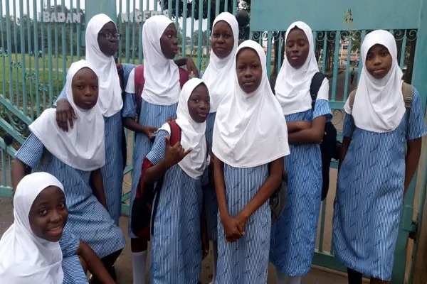 Nigeriyada qız tələbələrin hicab bağlamaq hüququ