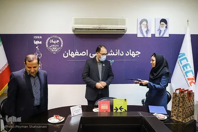 آیین تجلیل از نویسنده، داور و مترجم برتر سال ۱۴۰۰ جهاددانشگاهی واحد اصفهان