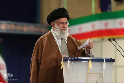 حضور رهبر معظم انقلاب در پای صندوق رأی