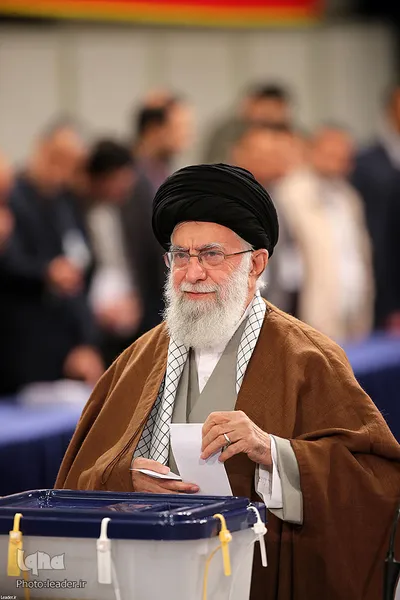 حضور رهبر معظم انقلاب در پای صندوق رأی