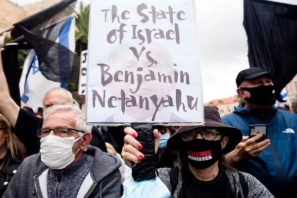Israelíes protestan frente a la residencia de Netanyahu