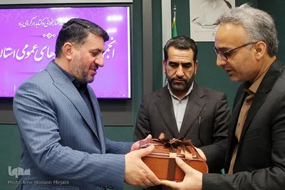 نشست انجمن کتابخانه های عمومی استان با ریاست فاطمی استاندار یزد‎‎