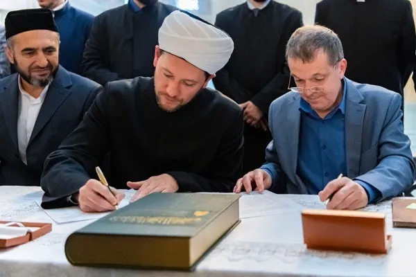 Духовному управлению мусульман РФ передали электронную копию Корана Екатерины II