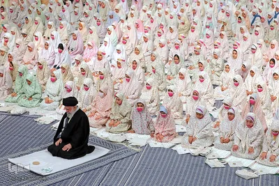 جشن تکلیف دختران دانش‌آموز در حسینیه امام خمینی(ره)