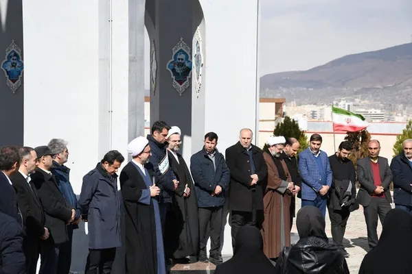 غبارروبی مزار مطهر شهدای گمنام دانشگاه تبریز