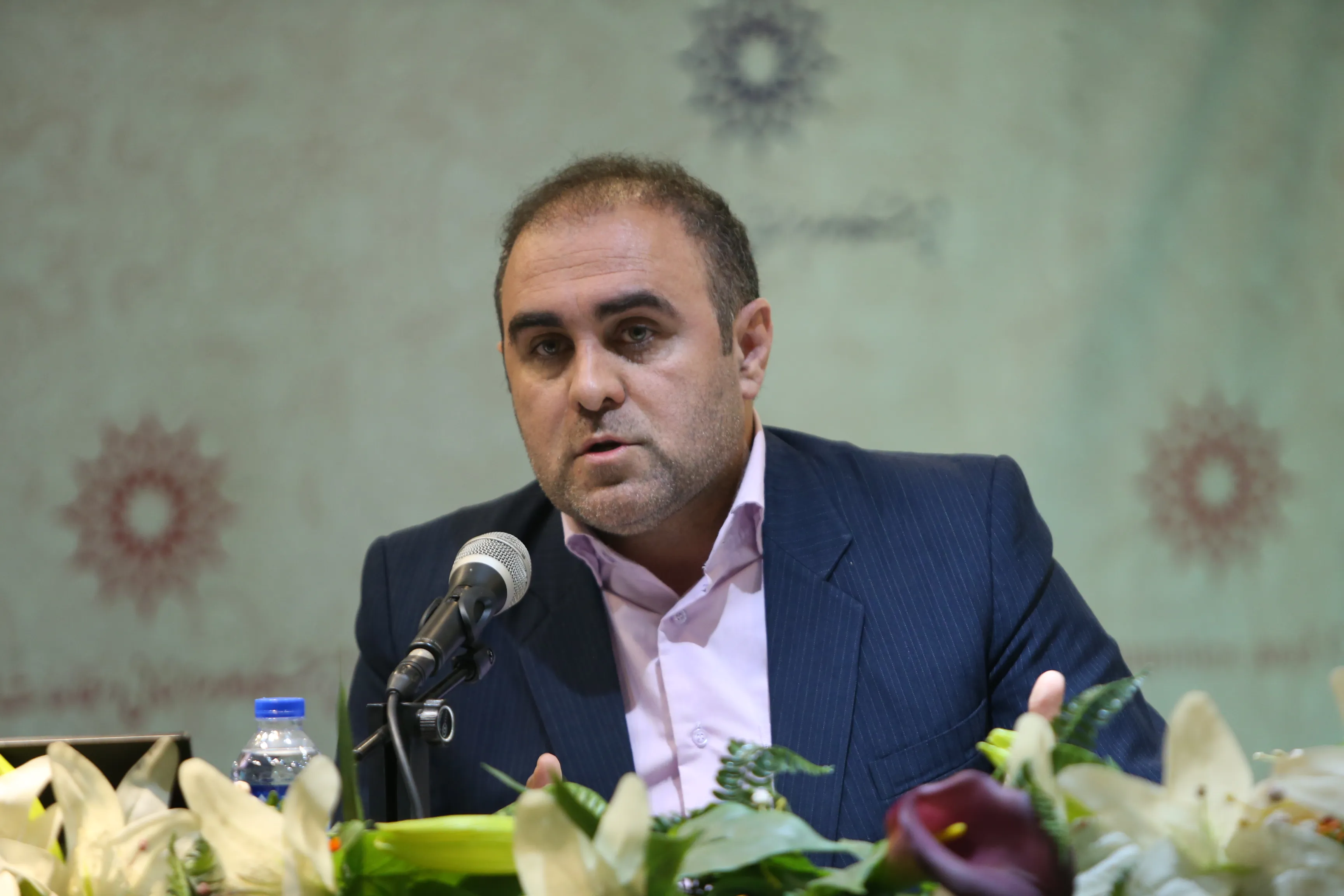 دام‌های هرمنوتیک؛ کژراهه خوانش انتقادی/ روشنفکران دینی در عرصه اجتماع غایب هستند