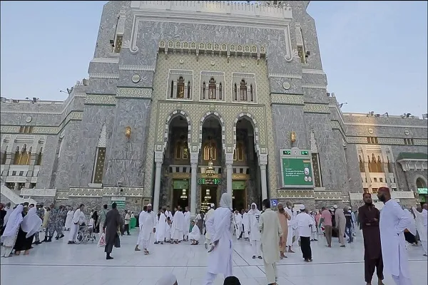 مطالبة بالاستفادة من دروس المسجد النبوي وحلقاته القرآنية