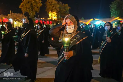 آیین لاله گردانی شام غریبان در حرم شاهچراغ (ع)