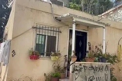 La mère de 4 orphelins palestiniens démolit sa maison