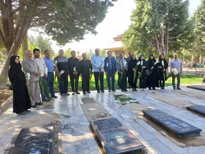 تجدید میثاق خبرنگاران و غبارروبی گلزار شهدای ملایر