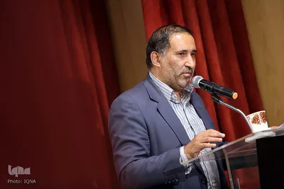 رونمایی از کتاب شعر منا منهای بسیاران