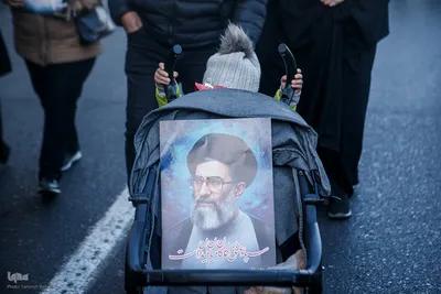 تجمع خودجوش مردم عزادار تهران در میدان انقلاب