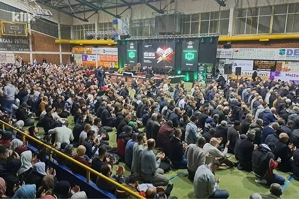 Qari kutoka Iran asoma Qur'ani katika hafla ya usiku wa kuamkia mwaka mpya Bosnia