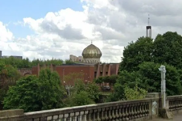 Polícia Lança Investigação de Crime de Ódio Após Pichação Desfigurar Mesquita de Glasgow