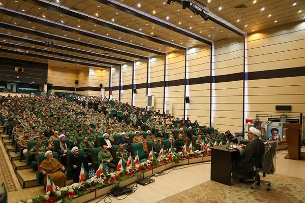 تجدید بیعت فرماندهان نیروهای مسلح با امام جمعه تبریز