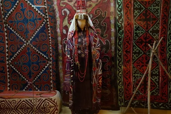 На узбекской выставке в Лувре представят древнейший Коран