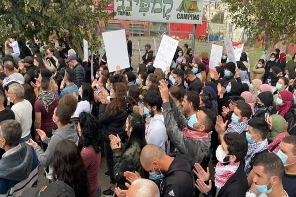 Batı Şeria'nın Tamra kentinde binlerce Filistinli gösteri düzenledi