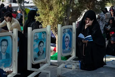 مراسم دعای عرفه در گلستان شهدای اصفهان