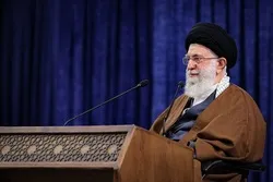 Imam Chamenei: Der Feind wollte die Islamische Revolution besiegen und zerstörte sich damit selbst