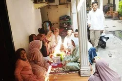 Ang mga Muslim sa Indonesiano ay Nagmarka ng Eid Al-Fitr sa Mataas na Diwa