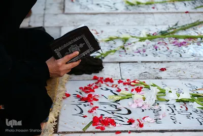 مراسم گلباران و عطرافشانی مزار مطهر شهدا در قم