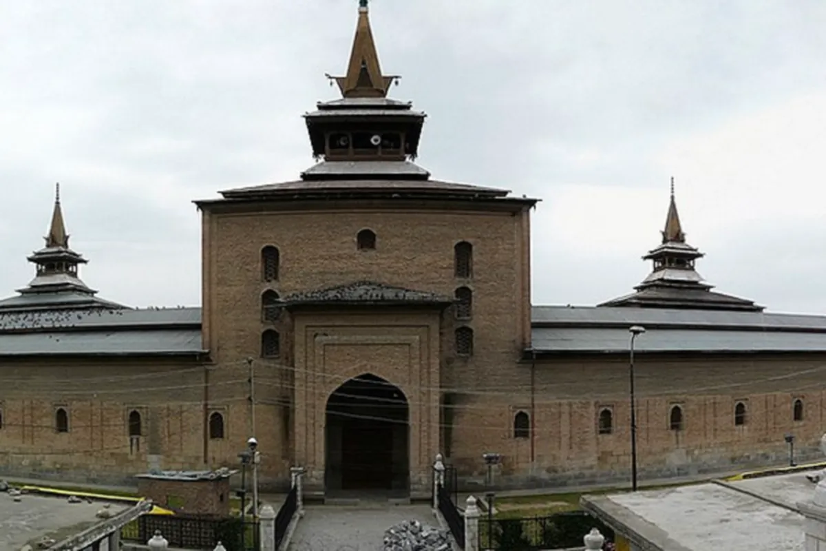 Masjid Jami Srinagar; Tempat Berlindung yang Aman bagi Wisatawan di Musim Dingin
