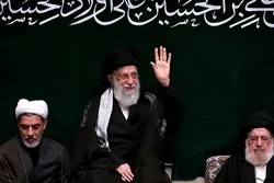 Trauerfeier am Vorabend zu Aschura im Beisein von Imam Chamenei