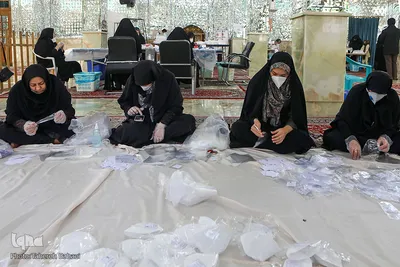 تولید ماسک توسط گروه جهادی و خادمین در امامزاده حسن(ع)