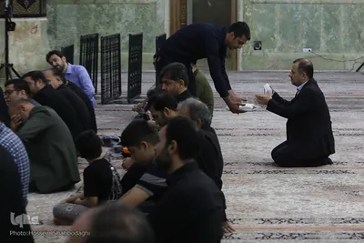 غبارروبی مضجع شریف حضرت معصومه(س) با حضور خبرنگاران