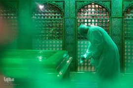 غبارروبی ضریح مطهر حضرت رضا(علیه‌السلام)