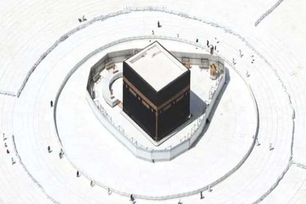 8 ay aradan sonra Kabe'de tavaf