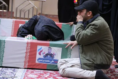 وداع با ۱۲ شهید جنگ رمضان استان فارس در حرم شاهچراغ(ع)