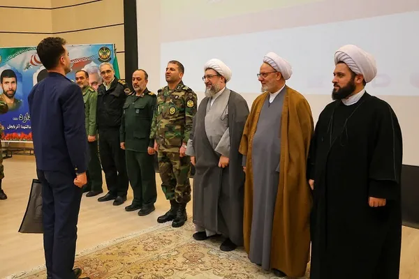 تجدید بیعت فرماندهان نیروهای مسلح با امام جمعه تبریز