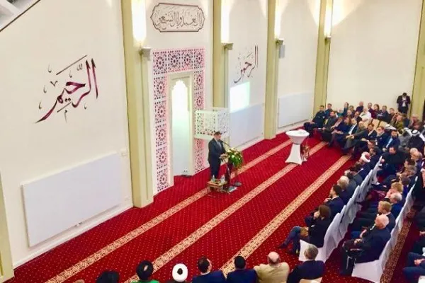 ارتباط معنادار سالروز اتحاد آلمان با روز درب‌های باز مساجد