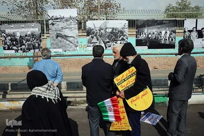 راهپیمایی یوم الله ۱۳آبان در مقابل لانه جاسوسی آمریکا