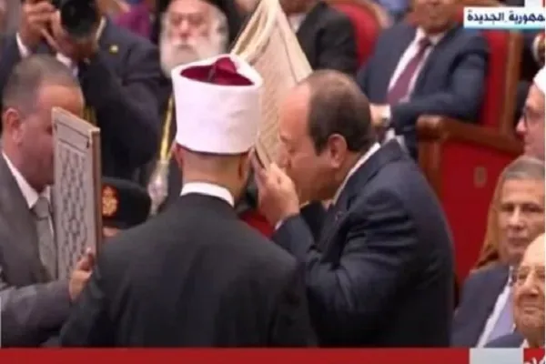 Un exemplaire du Coran offert au président égyptien