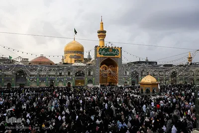 حرم مطهر رضوی در شب ولادت امام رضا(ع)
