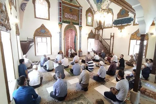 Manisa'da restore edilen 600 yıllık cami ibadete açıldı