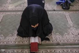 مراسم اعمال ام داوود در مسجد دانشگاه تهران