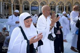 نیایش زائران در مسجدالحرام