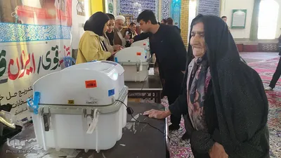 حضور حماسه ساز و پرشور ملایری ها در پای صندوق های رأی‎