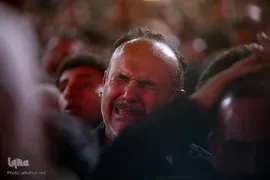 مراسم تعویض پرچم گنبد حرم حضرت اباالفضل العباس(ع) از قرمز به مشکی
